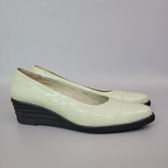 Salvatore Ferragamo Womens Wedge Flats Size 8 Narrow 2A Mint Green Croc Embossed - Picture 3 of 12